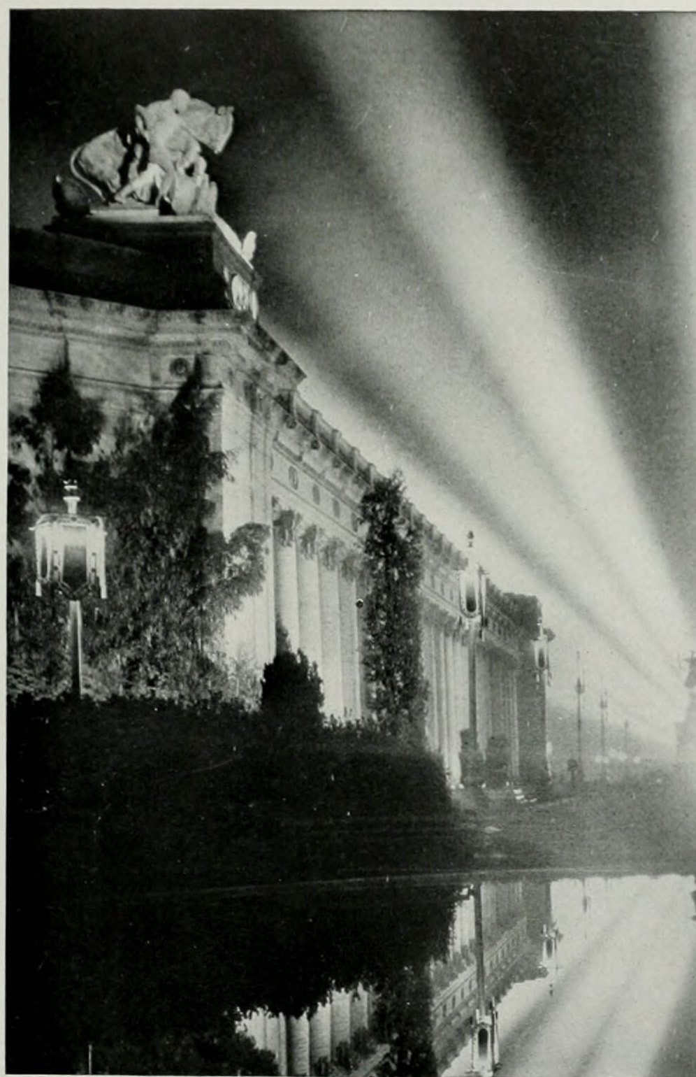 From the Court of the Four Seasons toward the scintillator